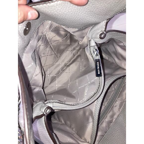 MICHAEL KORS LARGE GRAY PEBBLED LEATHER STUDED SHOULDER BAG - Picture 14 of 16